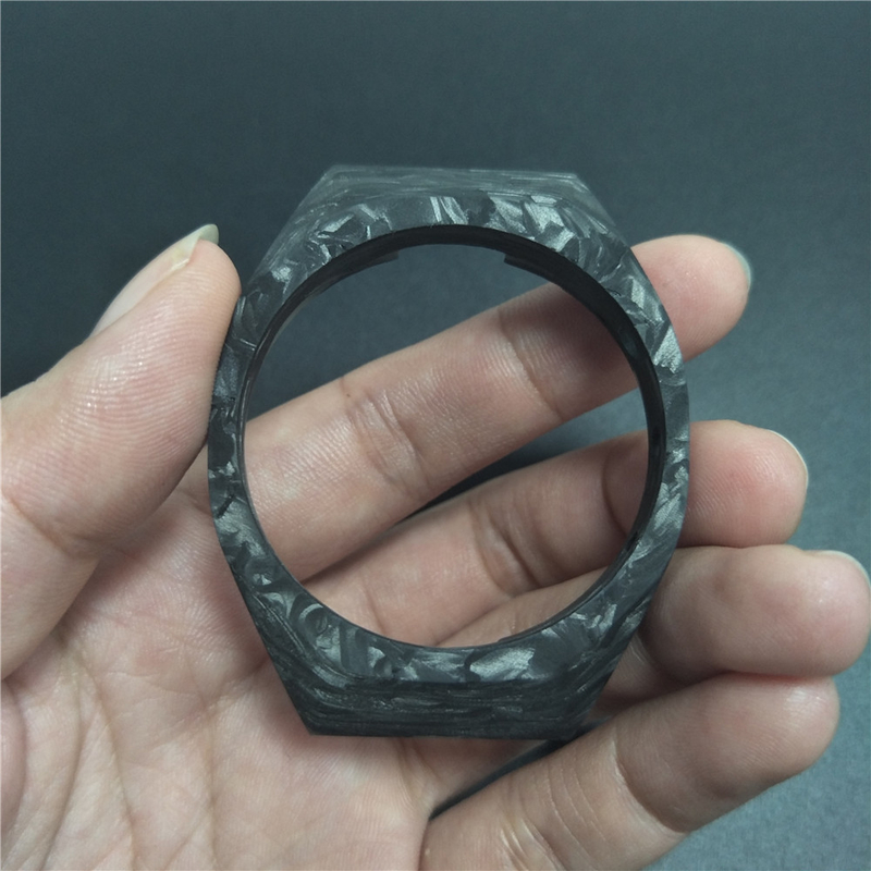 La montre 2019 de vente chaude pour les hommes a forgé la montre faite sur commande d'OEM de corps de montre de fibre de carbone